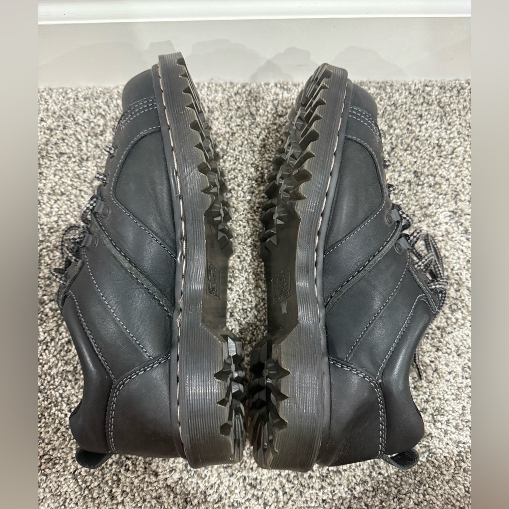 Dr. Martens Finnegan leather shoe, men's 10 or women's 11 - Picture 9 of 14